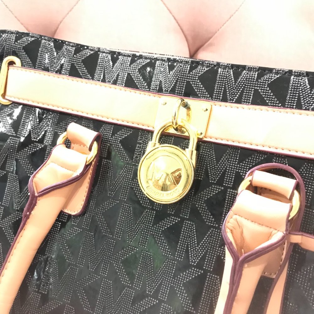 Shoulder bag with gold hardware - Picture 8 of 16